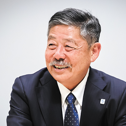 中島英治氏