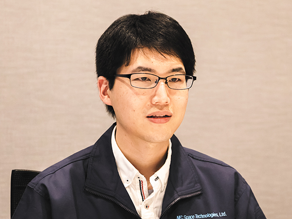 豊里悠太氏