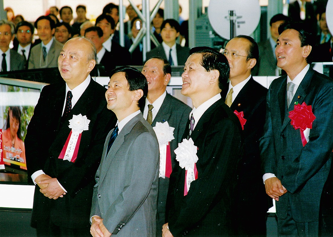 CEATEC JAPAN2002での皇太子殿下（当時）の行啓の様子（02年10月）