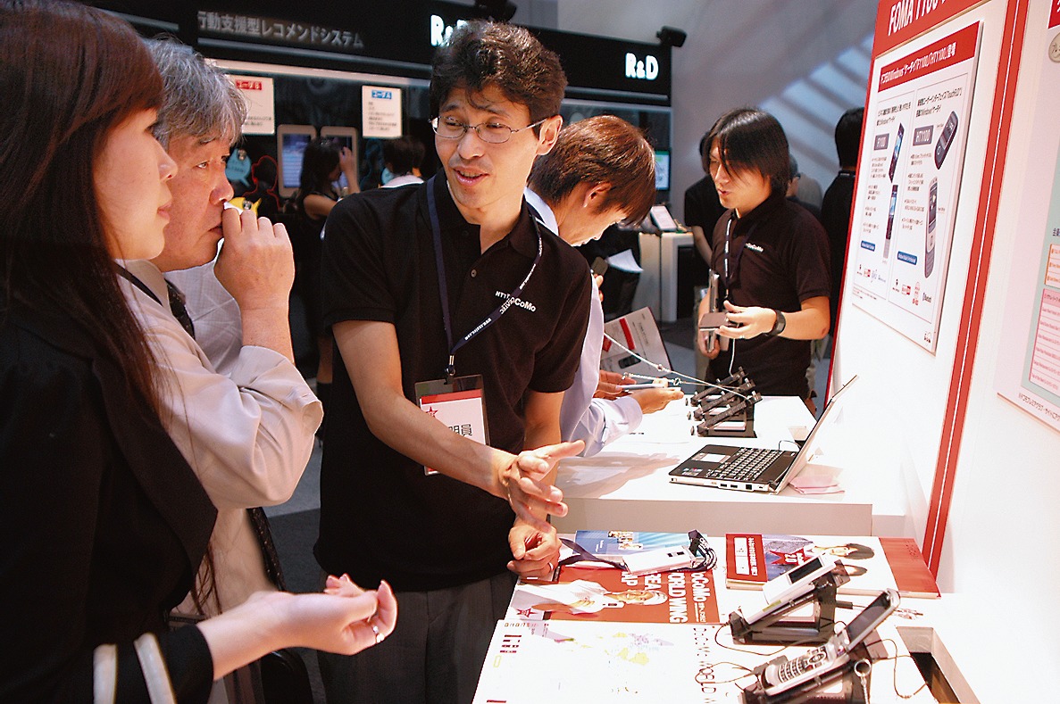 CEATEC JAPAN2007での携帯電話の展示