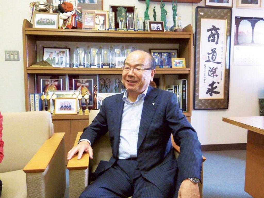 敏雄 峯田 small.jpeg