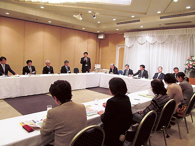 魚津市で開かれた富山県消費者懇談会