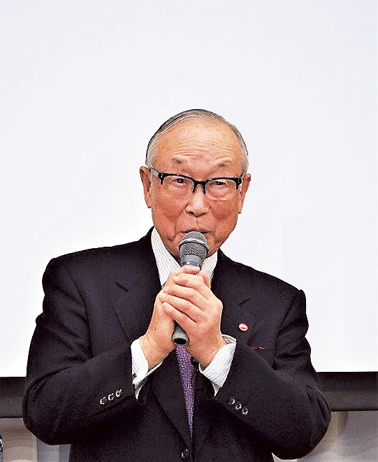 基調講演に登壇する佐久間曻二氏（元松下電器副社長）