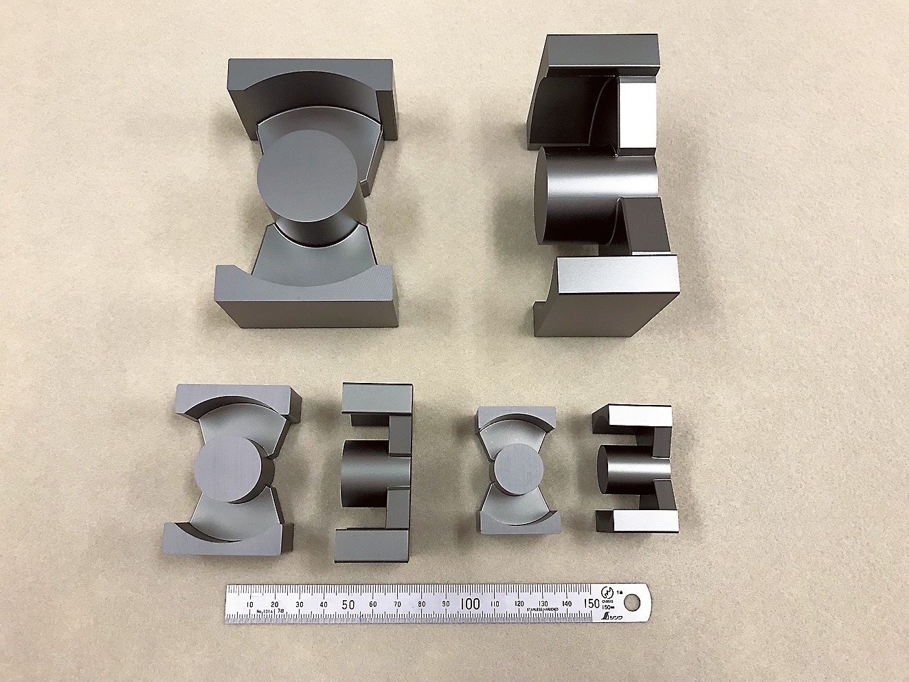 車載・産業機器向けフェライトコアの製品例