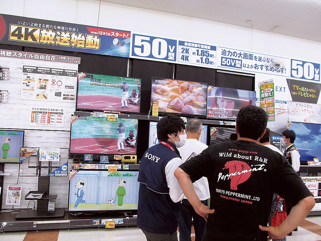 プロ野球開幕を訴求する4Kテレビ