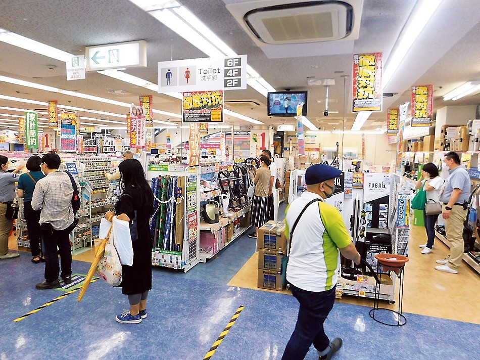 にぎわう上新電機日本橋1ばん館