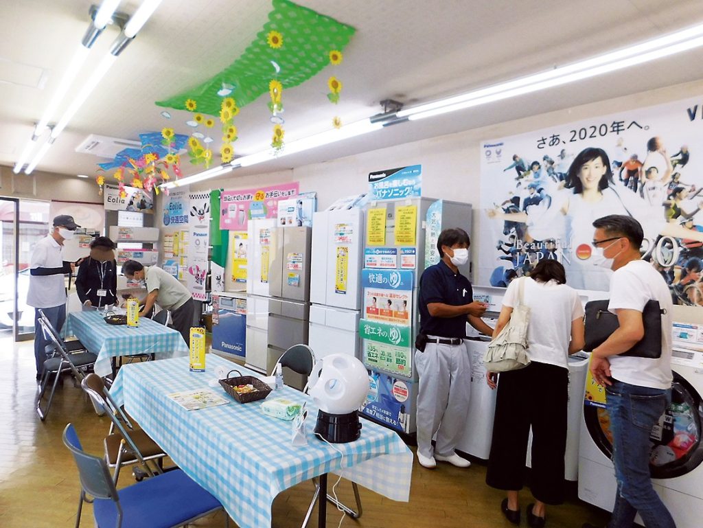 地域店でも冷蔵庫などが売れている（でんきの白鷺チェーン本部店の個展）