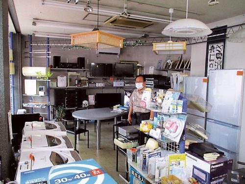 地域に根付いた商売を続けている川崎屋電気商会の店内