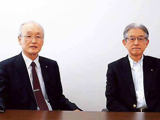 行田史朗社長（右）と行田貞生会長・CEO