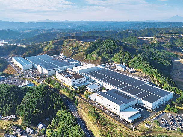 太陽電池を量産しているソーラーフロンティア国富工場（宮崎県国富町）