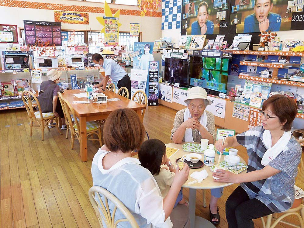 イベントの再開を待ちわびていた顧客が多く来店して、にぎわう店内