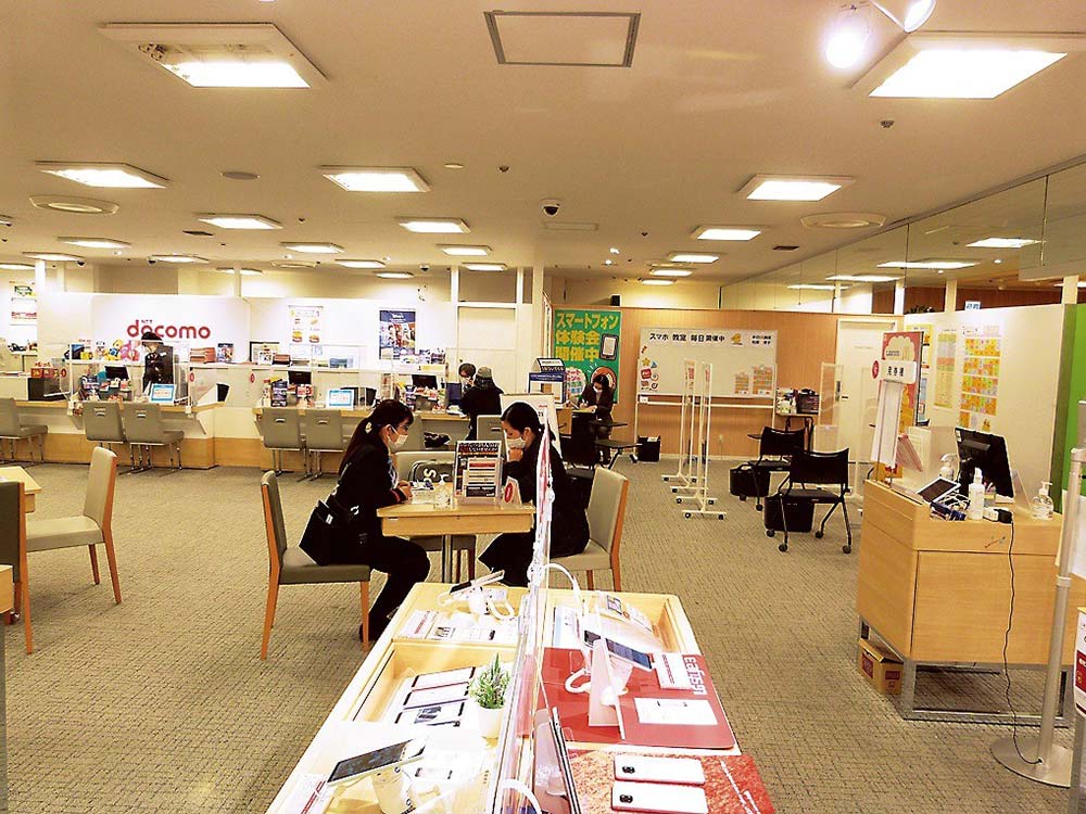 店内ではアクリルボード設置など、感染防止策を徹底している