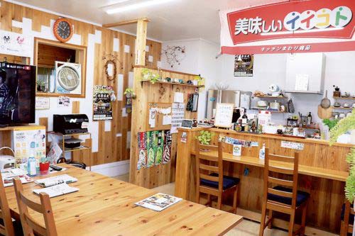 喫茶店を併設した店内