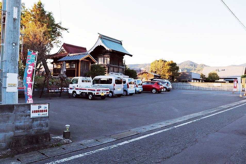 様々な用途で利用できる広い駐車場