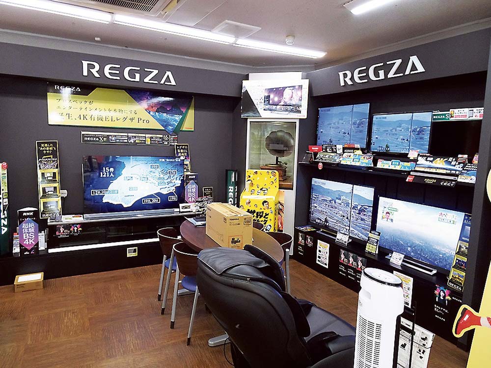 大型テレビの実機を展示する地域店