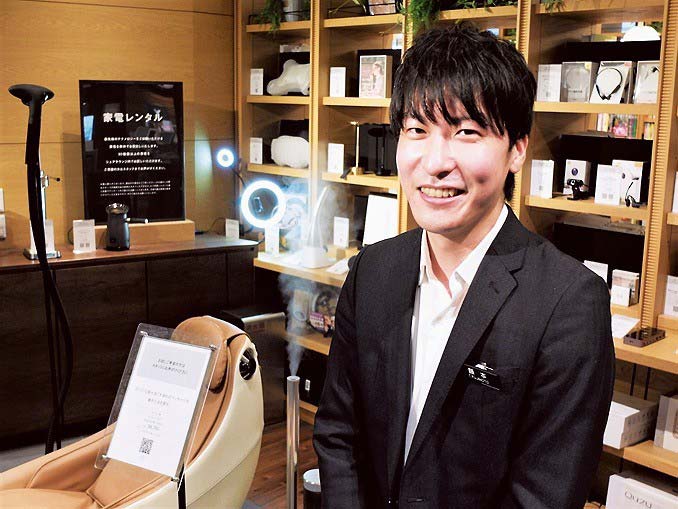 店内で藤本店長