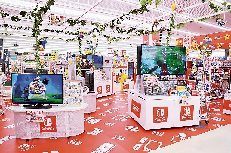 1階の4割近くを占める玩具・ゲーム類で若年層の取り込みを図る