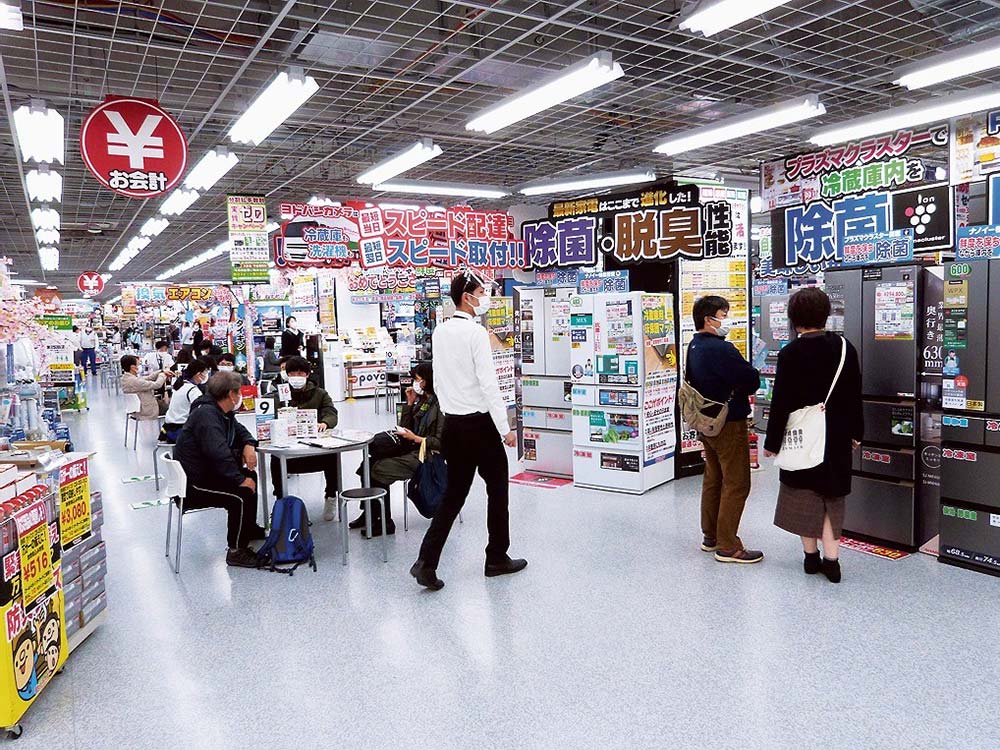 新生活に備えた家電品購入でにぎわう店内