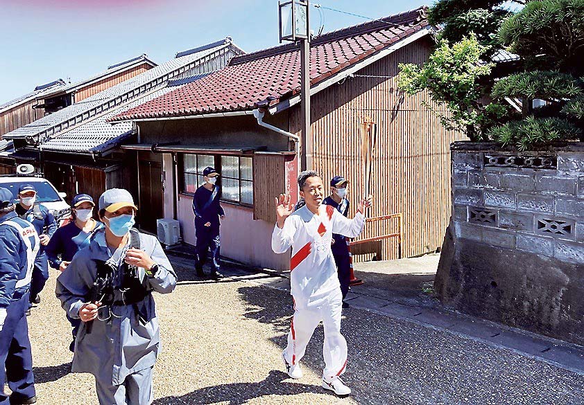 亀山市を走るランナー