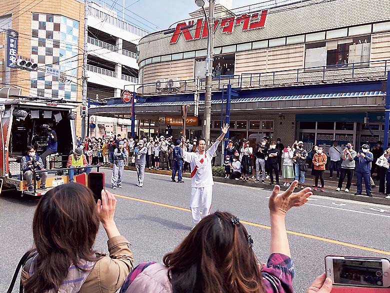 松阪駅前のランナー