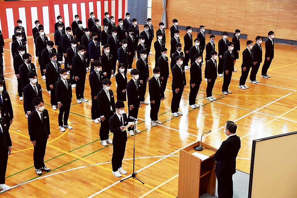 誓いの言葉を述べる曽川さん