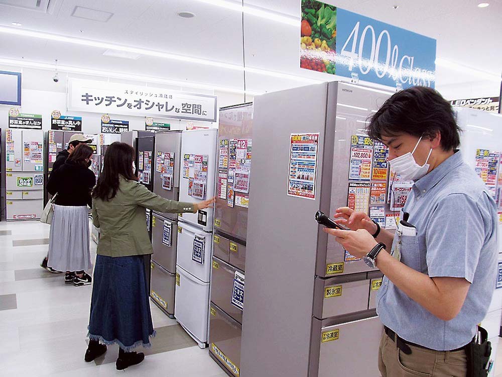 夏場の食対策を訴求する大型冷蔵庫