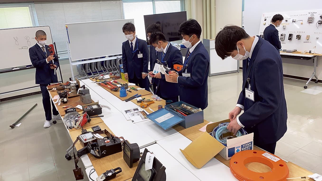 電気工事士関連の授業の風景