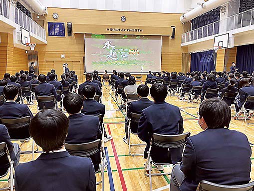 横濱中華学院での上映会の様子