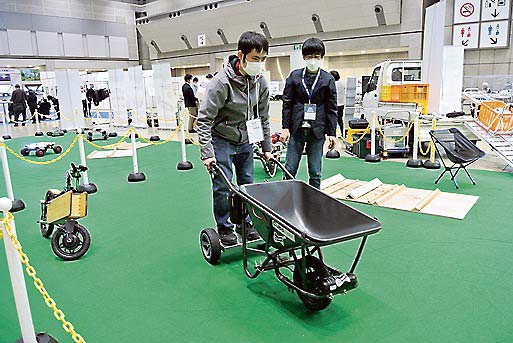 電動手押し車も体験できる