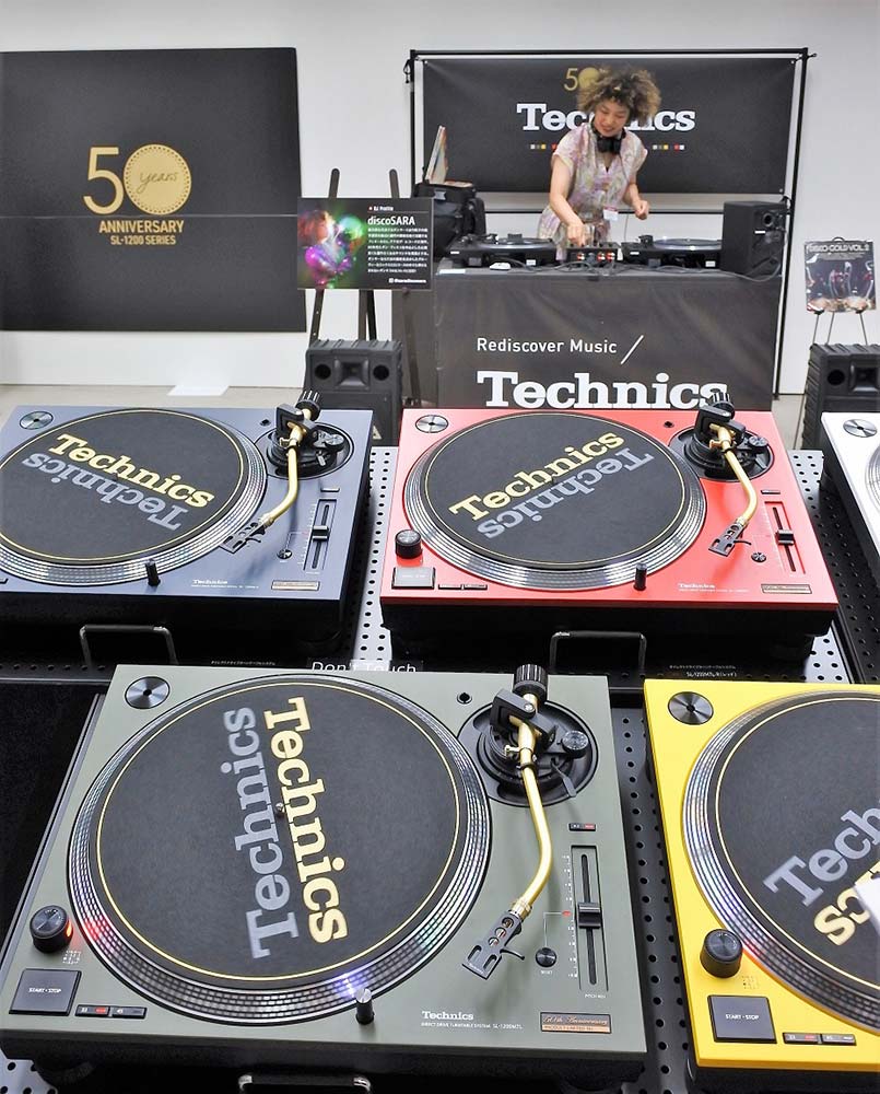 テクニクスの展示ではDJも登場