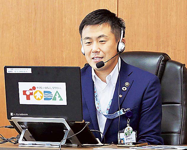 「VIRTUAL EXPO in TODA」の開幕冒頭であいさつする戸田市の菅原市長＝22日、戸田市役所