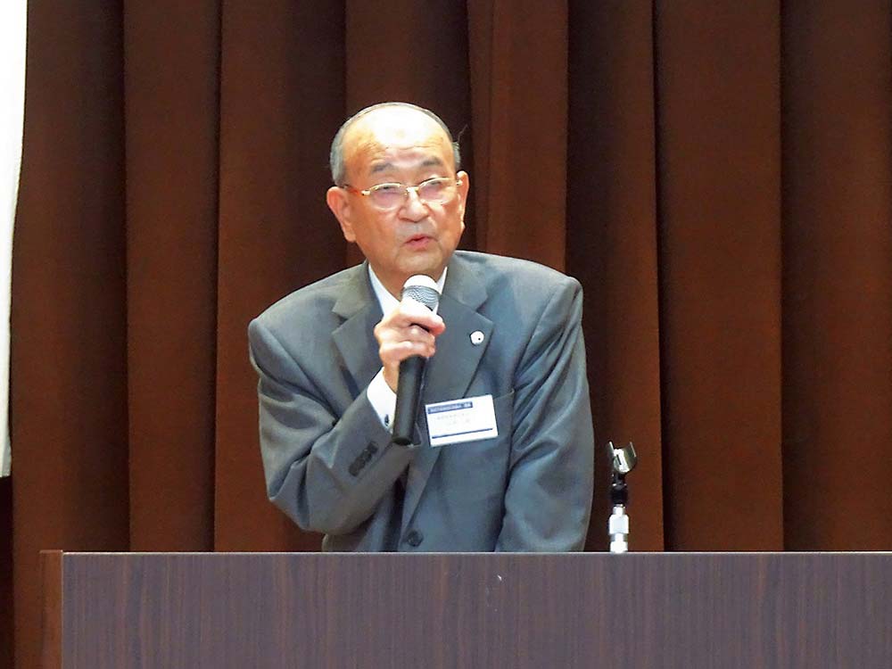 壇上で話す北原会長