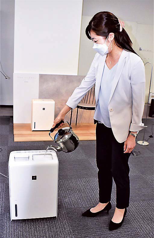 新製品はたっぷりの水を勢いよく注げる大型給水口を採用