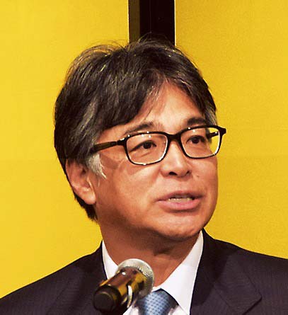 あいさつする時田会長