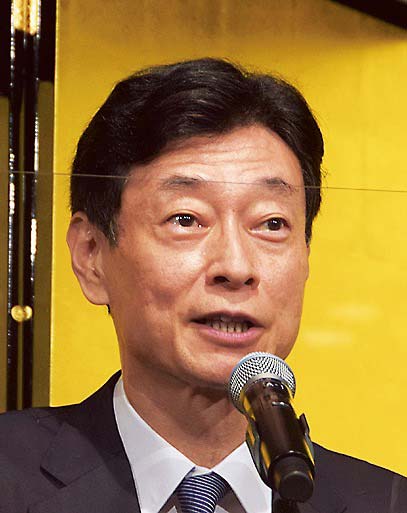 祝辞を述べる西村経産相