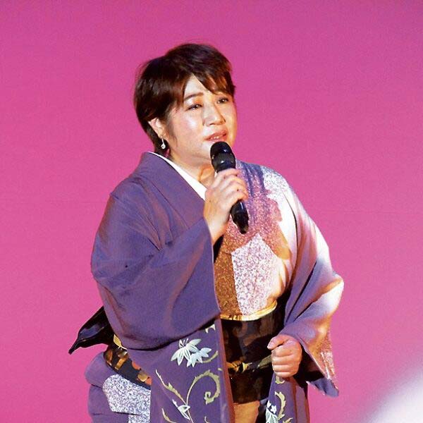 テイチクの服部浩子、新曲「夜雨抄」関西でキャンペーン
