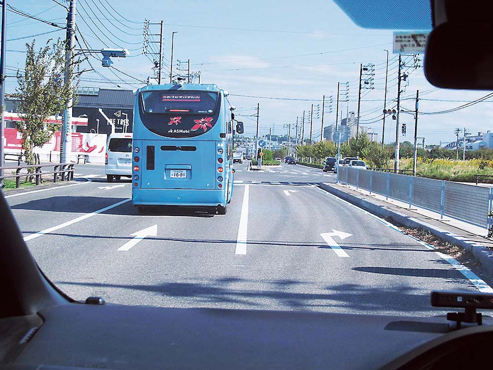 一般道を走る自動運転バス