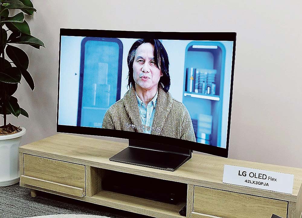 LGエレが曲げられる4K有機ELテレビ、42インチ型で1月発売・さらなる