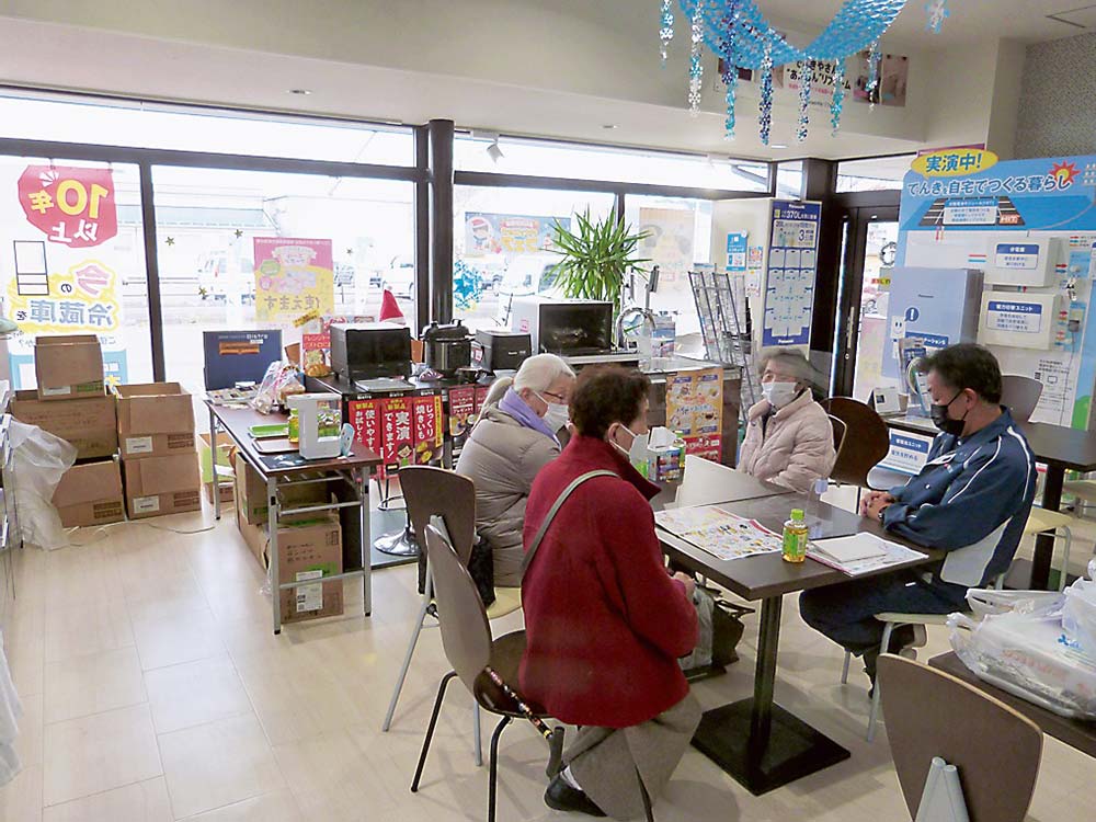 個展では調理家電の実演も行った