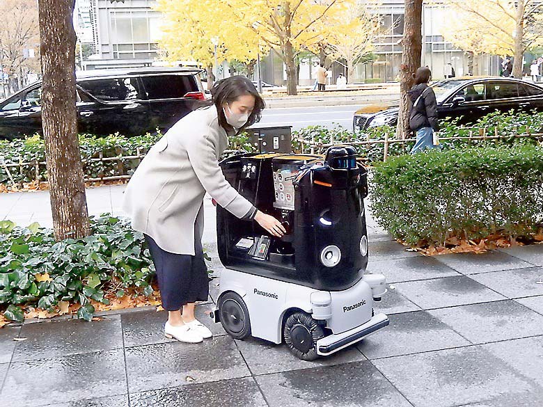 特定地点でロボットが無人販売を行う