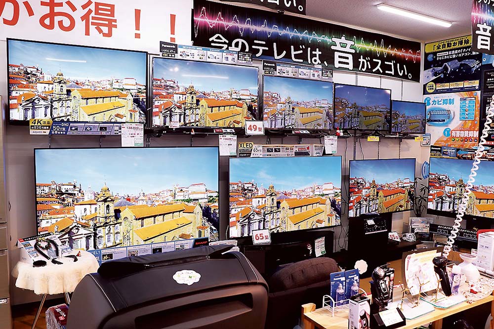 最新有機ELテレビを比較実演で訴求するでんきのアズ八女店