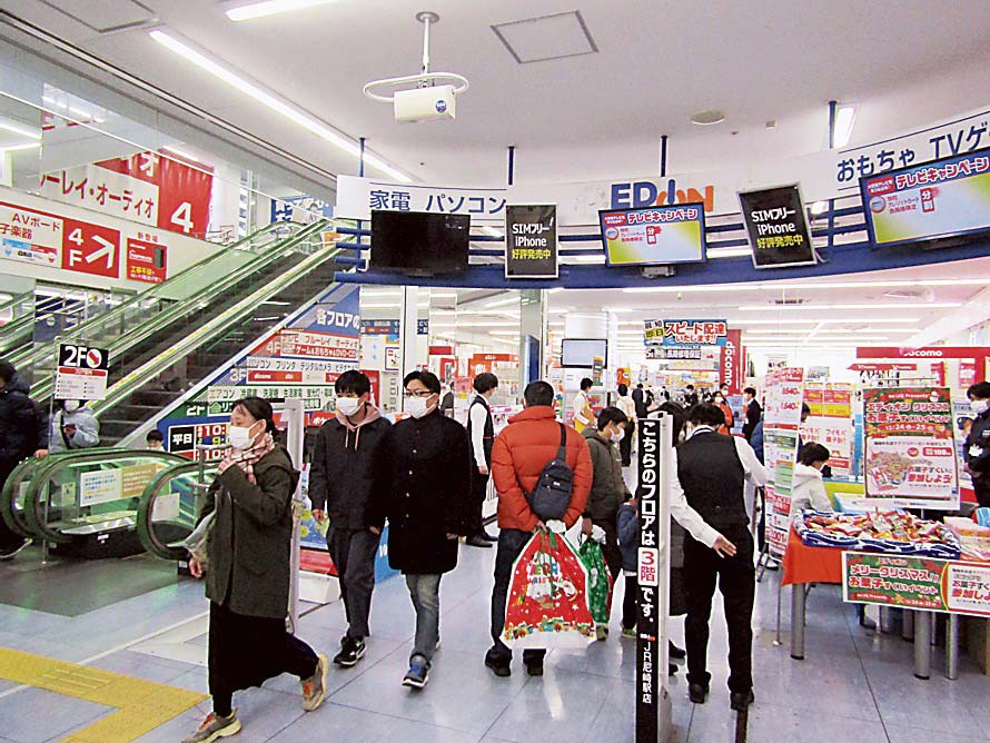 イベントなどの開催で店頭はにぎわった（エディオンJR尼崎駅店）