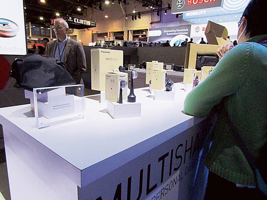 アタッチメントを変えるだけで使え、省資源にもなるパナソニックの理美容品