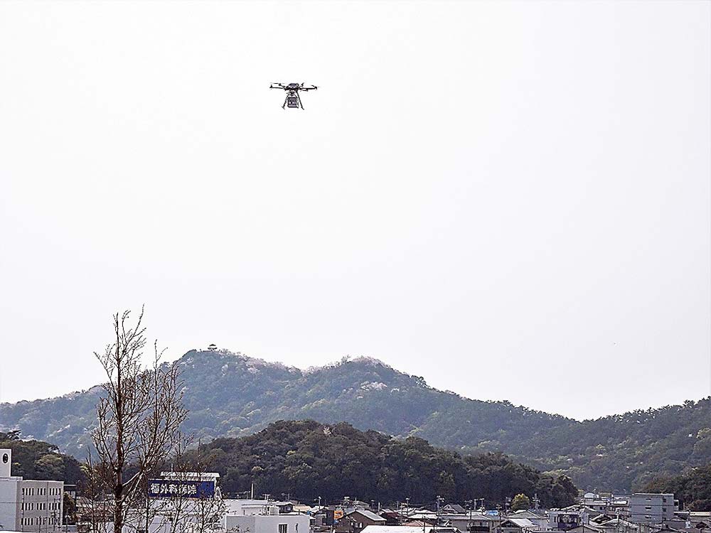 和歌川上高度30メートルを約1．5キロメートル飛行