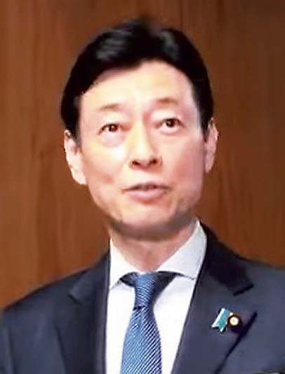 会見する西村経産相