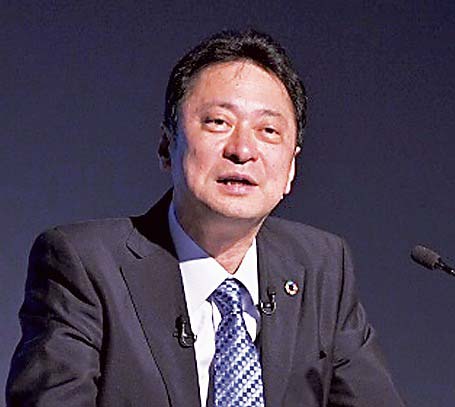 長期ビジョン・中期経営計画を発表する宮川社長