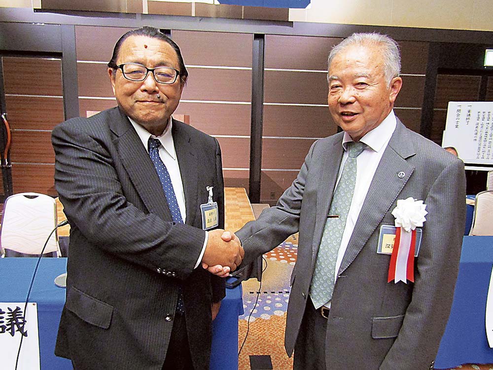 深見理事長（右）と島田新理事長