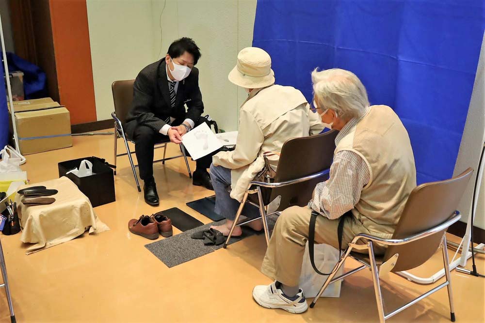 足裏測定のイベントもあり、前回の合展時に体験できなかった得意客が今回体験にきた例もあったという