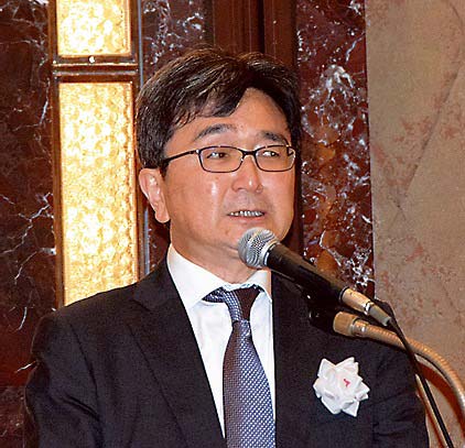 あいさつする森川会長