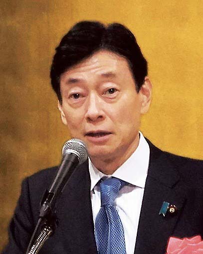 「最先端でイノベーションを」とあいさつする西村経産相